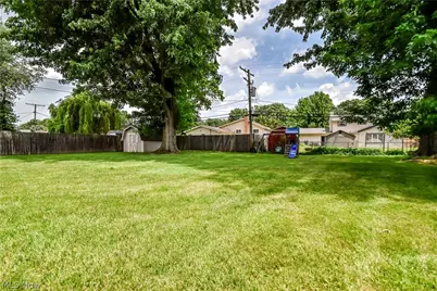 36388 Sunset Drive, Eastlake, OH 44095 - Photo 32