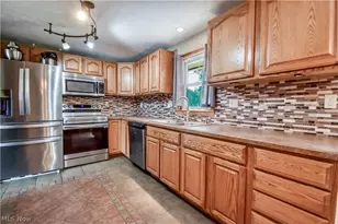 36388 Sunset Dr, Eastlake, OH 44095 - Photo 2
