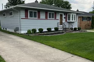 19411 Parkmount Ave, Loveland, OH 44135 - Photo 2