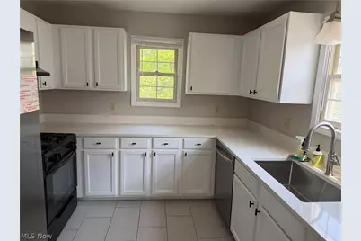 8316 Chester Parkway, Loveland, OH 44103 - Photo 2