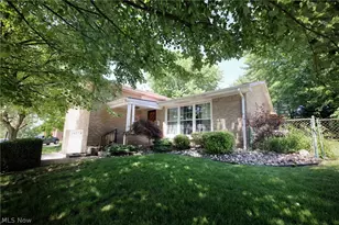 136 Marie Ave, Weirton, WV 26062 - Photo 2