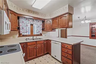 5635 Yorktown Ln, Austintown, OH 44515 - Photo 38