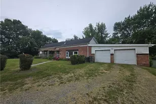 1427 Hawn St, Youngstown, OH 44506 - Photo 2