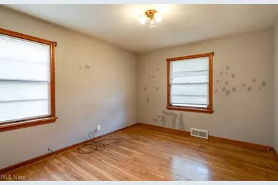 251 E 286th Street, Willowick, OH 44095 - Photo 18