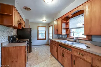 251 E 286th Street, Willowick, OH 44095 - Photo 12