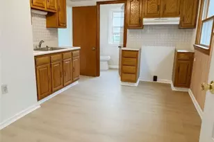426 E 160th St, Loveland, OH 44110 - Photo 2