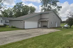 387 Stable Dr, LaGrange, OH 44050 - Photo 2