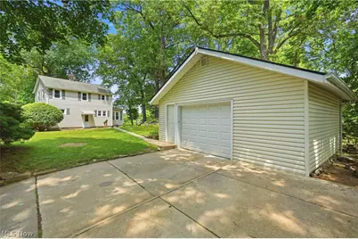 256 Uhl Drive, Akron, OH 44319 - Photo 8