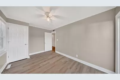 1020 Dawnwood Drive, Parma, OH 44134 - Photo 8