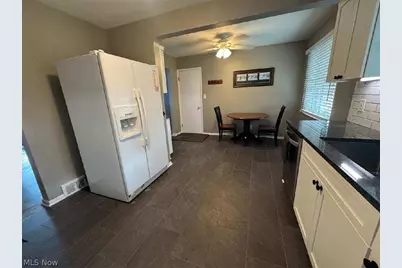 7287 Maplewood Road, Parma, OH 44130 - Photo 8