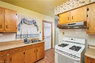 939 Lovers Ln, Akron, OH 44306 - Photo 4