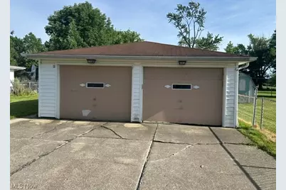 10761 Meadowbrook Drive, Parma Heights, OH 44130 - Photo 4