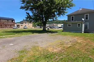 3241 West St, Weirton, WV 26062 - Photo 2
