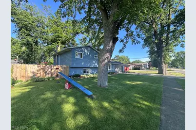693 Hollywood Avenue, Sheffield, OH 44054 - Photo 2
