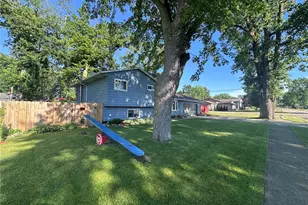 693 Hollywood Ave, Sheffield, OH 44054 - Photo 2