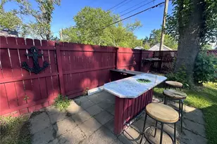 693 Hollywood Ave, Sheffield, OH 44054 - Photo 6
