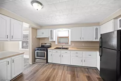 153 Henry Street, Bedford, OH 44146 - Photo 6