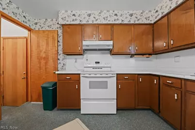 8000 Parks Avenue NE, Alliance, OH 44601 - Photo 10