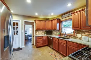 581 Palisades Dr, Akron, OH 44303 - Photo 8