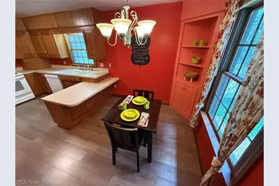 238 Edgemore Street NE, Sugarcreek, OH 44681 - Photo 8