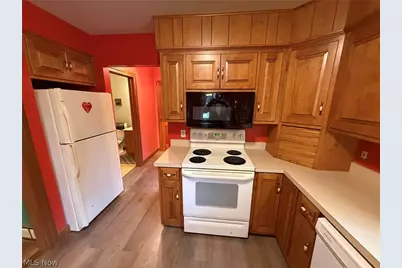 238 Edgemore Street NE, Sugarcreek, OH 44681 - Photo 14
