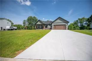 453 Shane Ave, Waynesburg, OH 44688 - Photo 2