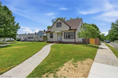 5010 Claremont Boulevard, Garfield Heights, OH 44125 - Photo 2