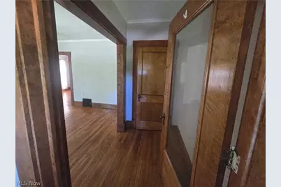 2424 Elm Street, Youngstown, OH 44505 - Photo 4