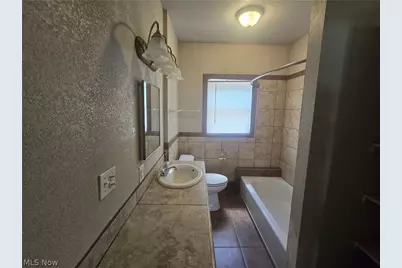 2424 Elm Street, Youngstown, OH 44505 - Photo 8