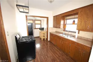 146 N Richview Ave, Youngstown, OH 44509 - Photo 2