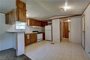 122 Pompano Ln SE, New Philadelphia, OH 44663 - Photo 4