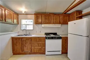 122 Pompano Ln SE, New Philadelphia, OH 44663 - Photo 6