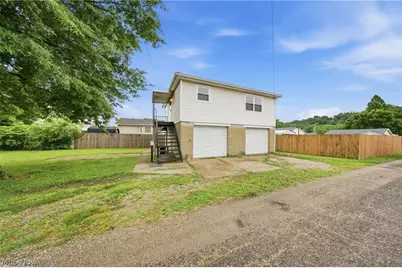 1010 1/2 Poplar Avenue, Belpre, OH 45714 - Photo 2