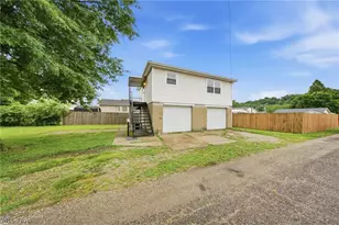 1010 1/2 Poplar Ave, Belpre, OH 45714 - Photo 2