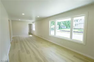 943 Erskine Ave, Akron, OH 44306 - Photo 10