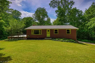 5475 Parks Avenue NE, Louisville, OH 44641 - Photo 2