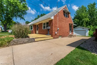 1703 41st Street NW, Canton, OH 44709 - Photo 4