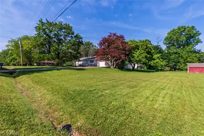 11255 Eleanor Avenue NE, Hartville, OH 44632 - Photo 6