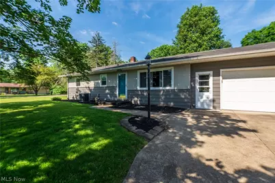 11255 Eleanor Avenue NE, Hartville, OH 44632 - Photo 4