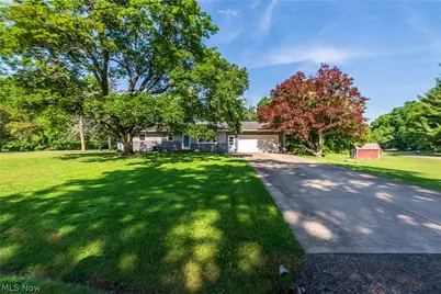 11255 Eleanor Avenue NE, Hartville, OH 44632 - Photo 2