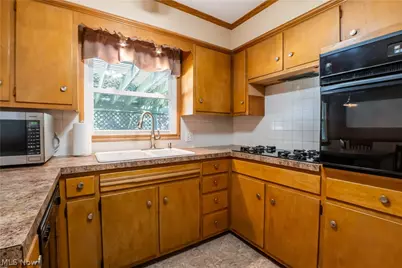11255 Eleanor Avenue NE, Hartville, OH 44632 - Photo 16