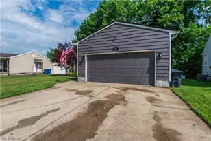949 Saul Dr, Hubbard, OH 44425 - Photo 4