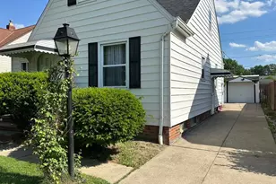 1011 Parkleigh Dr, Parma, OH 44134 - Photo 2