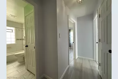 1011 Parkleigh Drive, Parma, OH 44134 - Photo 10