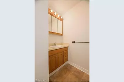 2433 Tuxedo Avenue, Parma, OH 44134 - Photo 8