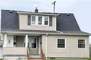 2433 Tuxedo Ave, Parma, OH 44134 - Photo 2