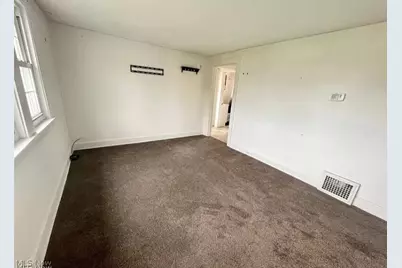 2433 Tuxedo Avenue, Parma, OH 44134 - Photo 16