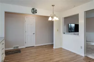 9837 Betty Ln, Elyria, OH 44035 - Photo 4