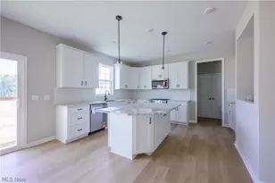 8010 Echo Hill Manor Dr, Mentor, OH 44060 - Photo 6