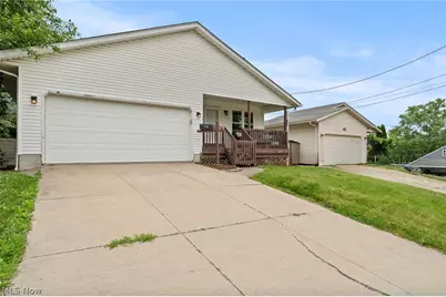 77 29th Street NW, Barberton, OH 44203 - Photo 2